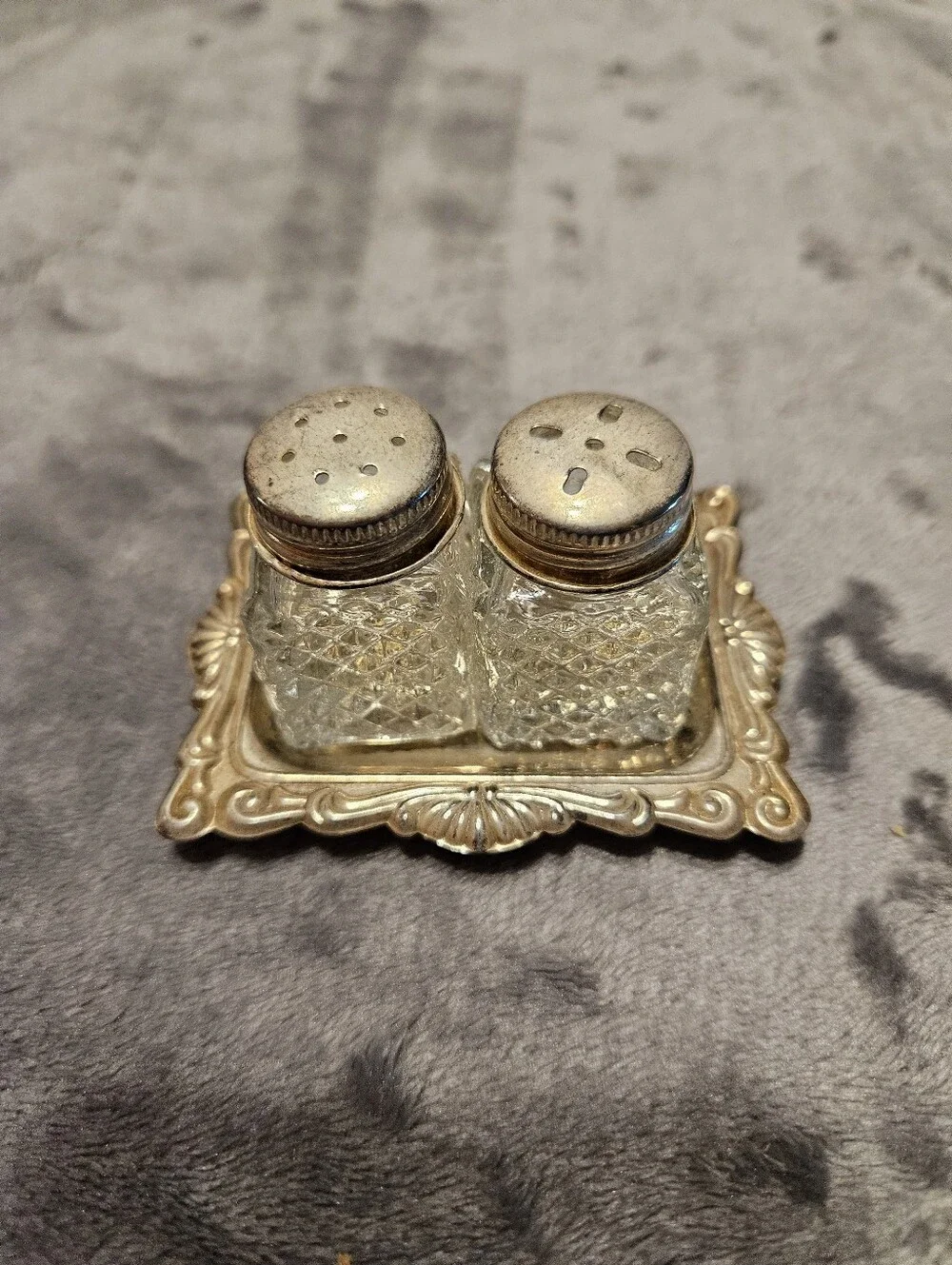 Vintage mini crystal glass salt and pepper shakers with a diamond pattern.
